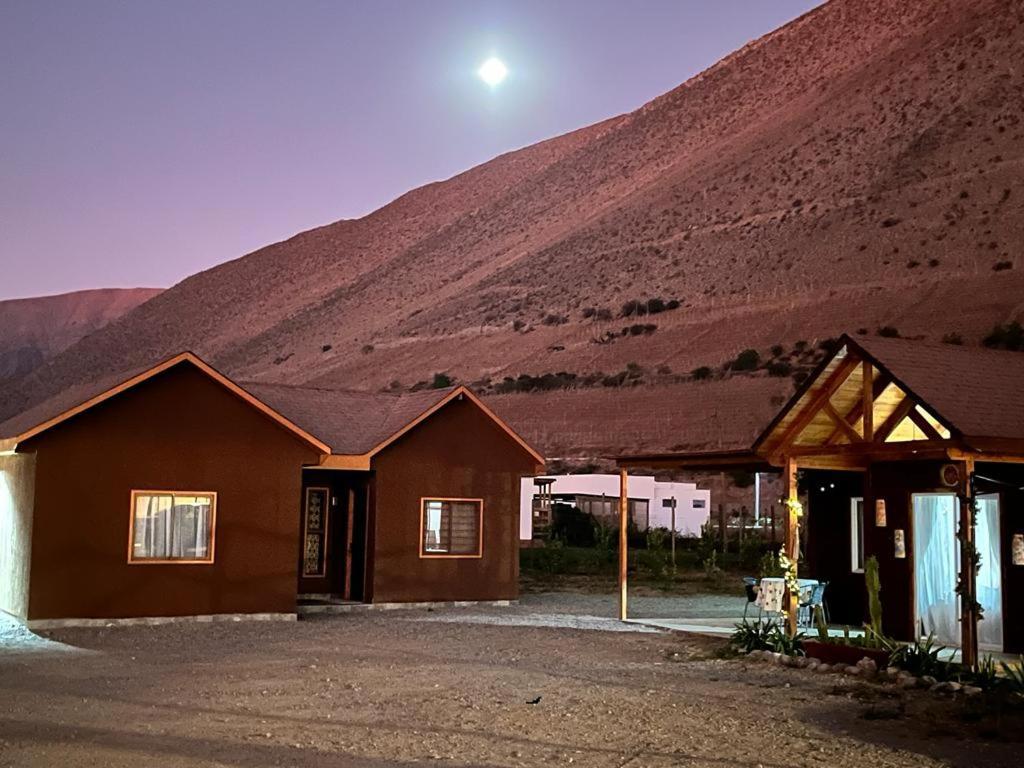 Cabañas Vicuña Cielo de Peralillo - Valle De Elqui Exterior foto